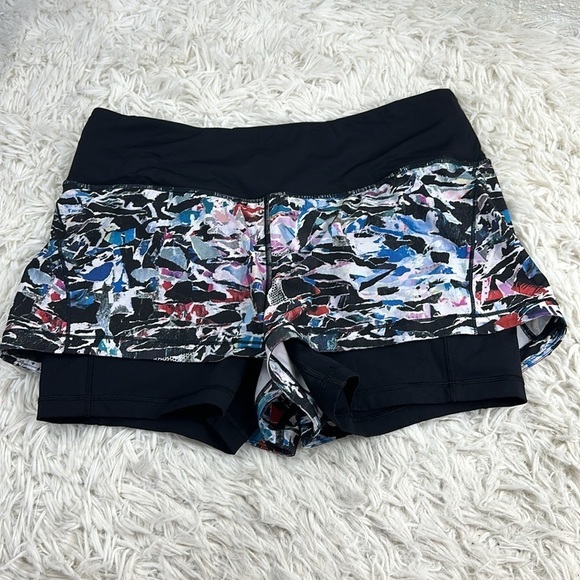 Lululemon Break Free Short (2.5") Culture Clash Multi Black - Picture 1 of 6